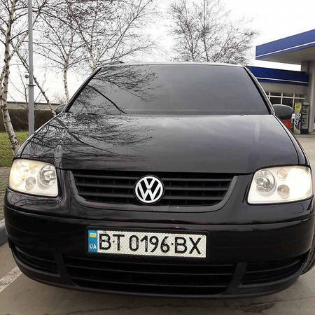 Volkswagen Touran 2004  випуску Херсон з двигуном 2 л дизель мінівен механіка за 7000 долл. 
