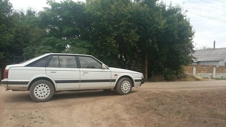 Mazda 626 1987  випуску Миколаїв з двигуном 2 л бензин хэтчбек механіка за 1700 долл. 