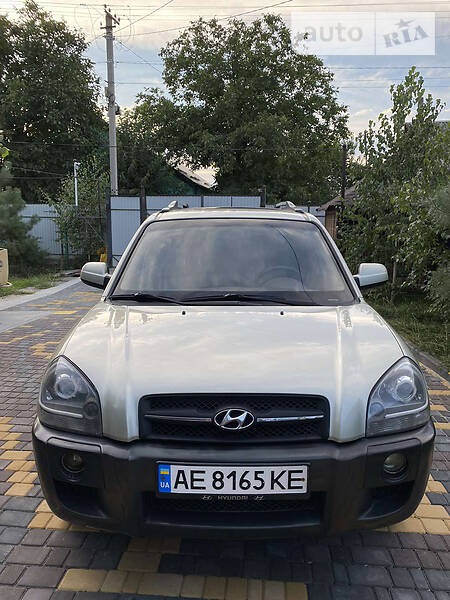 Hyundai Tucson 2006  випуску Дніпро з двигуном 2.7 л бензин позашляховик автомат за 8700 долл. 