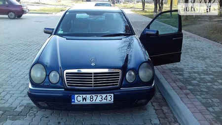 Mercedes-Benz E клас 1996  випуску Ужгород з двигуном 2 л бензин седан механіка за 1400 долл. 