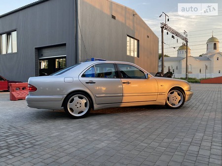Mercedes-Benz E 430 1999  випуску Одеса з двигуном 5.5 л бензин седан автомат за 11000 долл. 