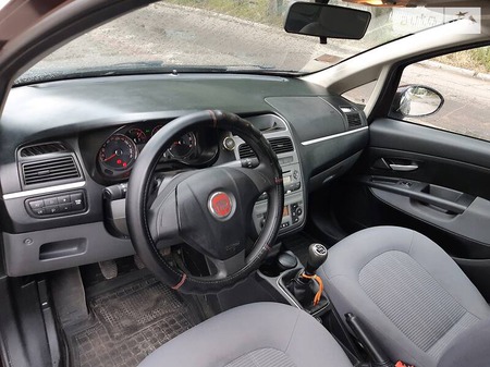 Fiat Linea 2012  випуску Черкаси з двигуном 1.3 л дизель седан механіка за 5950 долл. 