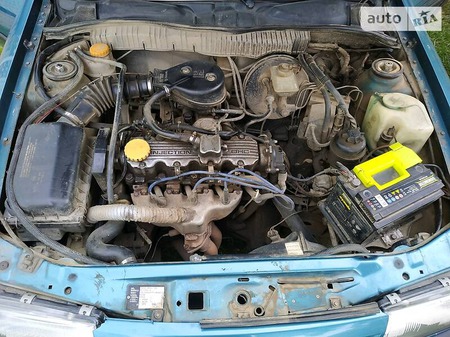 Opel Vectra 1993  випуску Чернівці з двигуном 1.8 л бензин седан механіка за 2700 долл. 