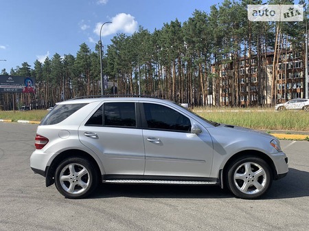 Mercedes-Benz ML 350 2008  випуску Київ з двигуном 3.5 л  позашляховик автомат за 12999 долл. 