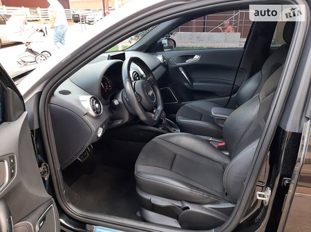 Audi A1 2015  випуску Київ з двигуном 1.6 л дизель хэтчбек автомат за 16300 долл. 