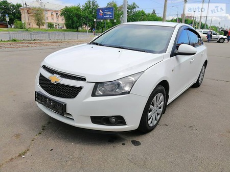 Chevrolet Cruze 2010  випуску Харків з двигуном 1.8 л  седан  за 7150 долл. 