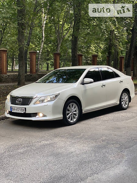 Toyota Camry 2012  випуску Кропивницький з двигуном 2.5 л бензин седан автомат за 16500 долл. 