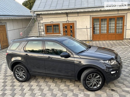 Land Rover Discovery Sport 2018  випуску Чернівці з двигуном 2 л дизель позашляховик автомат за 29900 долл. 