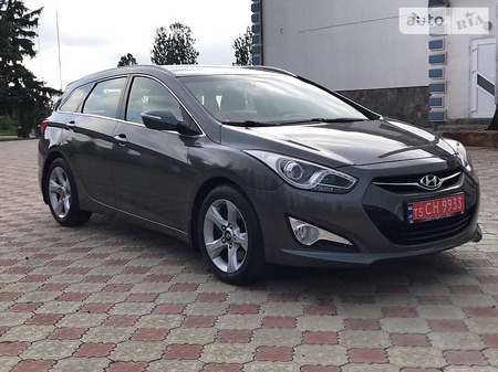 Hyundai i40 2014  випуску Чернівці з двигуном 1.7 л дизель універсал механіка за 10900 долл. 