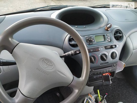 Toyota Yaris 2000  випуску Чернігів з двигуном 1 л бензин хэтчбек механіка за 3500 долл. 