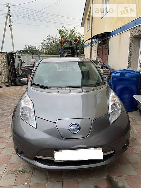 Nissan Leaf 2015  випуску Тернопіль з двигуном 0 л електро хэтчбек автомат за 6999 долл. 