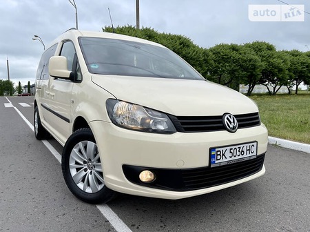 Volkswagen Caddy 2012  випуску Рівне з двигуном 2 л дизель мінівен автомат за 11700 долл. 