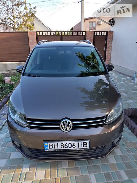 Volkswagen Touran 2013  випуску Одеса з двигуном 2 л дизель мінівен автомат за 18000 долл. 