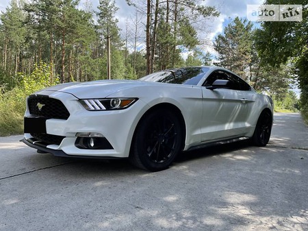 Ford Mustang 2015  випуску Луцьк з двигуном 2.3 л бензин хэтчбек автомат за 18550 долл. 