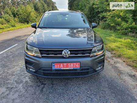 Volkswagen Tiguan 2017  випуску Львів з двигуном 2 л дизель позашляховик автомат за 24700 долл. 