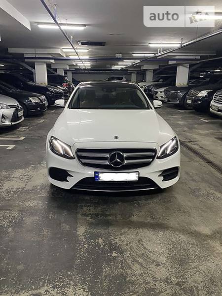Mercedes-Benz E 180 2018  випуску Київ з двигуном 1.6 л бензин седан автомат за 54000 долл. 