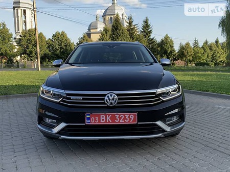 Volkswagen Passat Alltrack 2018  випуску Львів з двигуном 2 л дизель універсал автомат за 29400 долл. 
