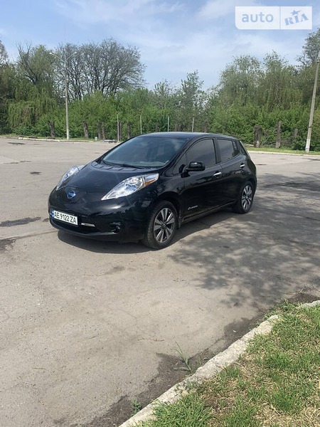 Nissan Leaf 2013  випуску Дніпро з двигуном 0 л електро хэтчбек автомат за 8300 долл. 