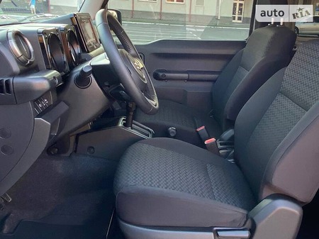 Suzuki Jimny 2019  випуску Київ з двигуном 1.5 л бензин позашляховик автомат за 25300 долл. 
