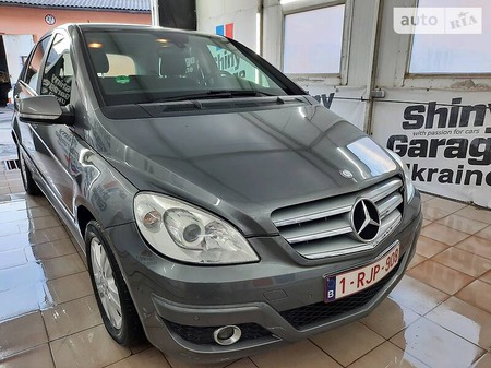 Mercedes-Benz B 180 2008  випуску Львів з двигуном 2 л дизель хэтчбек механіка за 7300 долл. 