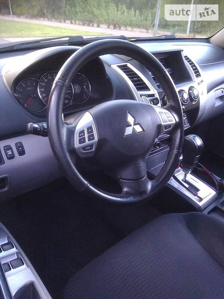 Mitsubishi Pajero Sport 2011  випуску Київ з двигуном 2.5 л дизель позашляховик автомат за 16500 долл. 
