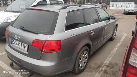 Audi A4 Limousine 2005  випуску Львів з двигуном 2 л дизель універсал механіка за 7100 долл. 