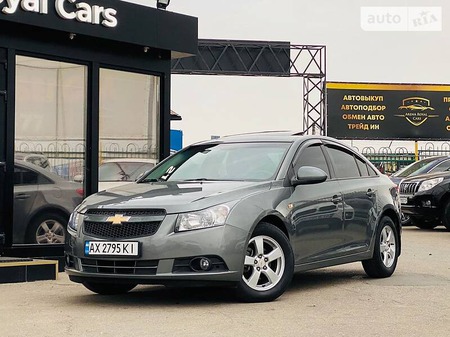 Chevrolet Cruze 2010  випуску Харків з двигуном 1.8 л бензин седан автомат за 7900 долл. 