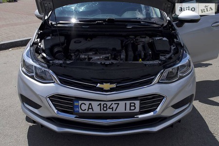 Chevrolet Cruze 2018  випуску Київ з двигуном 1.4 л бензин седан  за 9200 долл. 