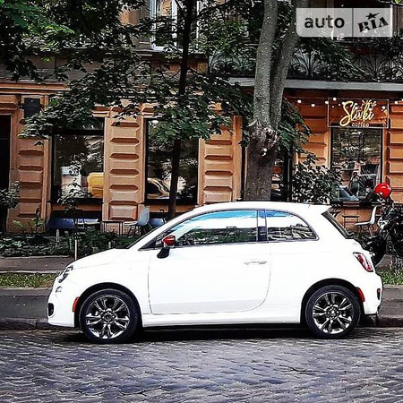 Fiat 500 2016  випуску Одеса з двигуном 1.4 л бензин хэтчбек автомат за 11698 долл. 