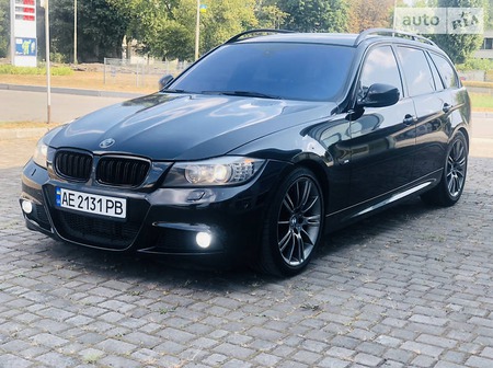 BMW 320 2009  випуску Дніпро з двигуном 2 л дизель універсал механіка за 10700 долл. 