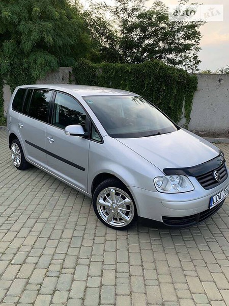 Volkswagen Touran 2003  випуску Одеса з двигуном 1.9 л дизель мінівен механіка за 2950 долл. 