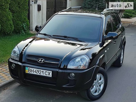 Hyundai Tucson 2008  випуску Одеса з двигуном 2 л бензин позашляховик механіка за 8799 долл. 