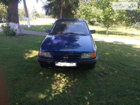 Opel Astra 1993  випуску Івано-Франківськ з двигуном 1.6 л бензин хэтчбек механіка за 2350 долл. 