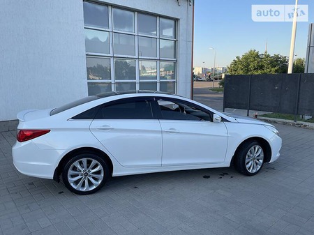 Hyundai Sonata 2011  випуску Миколаїв з двигуном 2 л  седан автомат за 12500 долл. 