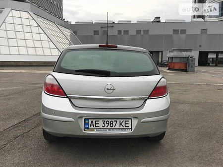Opel Astra 2004  випуску Дніпро з двигуном 1.6 л бензин хэтчбек автомат за 4600 долл. 