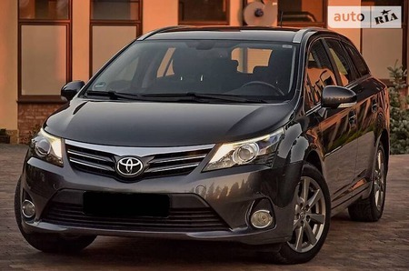 Toyota Avensis 2012  випуску Житомир з двигуном 1.8 л бензин універсал механіка за 9359 долл. 