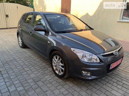 Hyundai i30 2007  випуску Рівне з двигуном 1.6 л бензин універсал механіка за 5650 долл. 