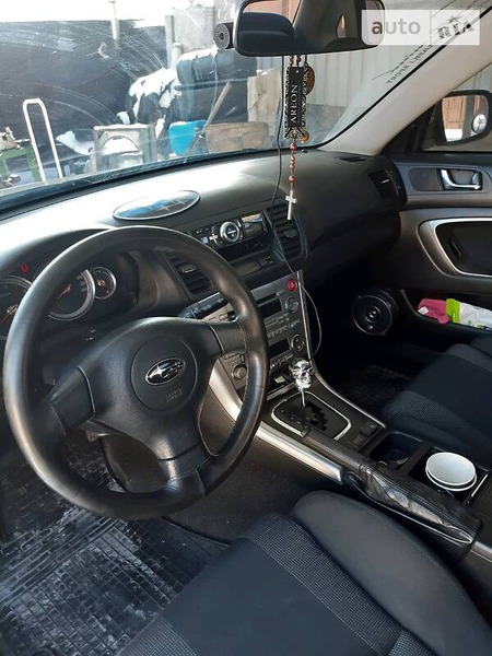 Subaru Legacy 2004  випуску Дніпро з двигуном 2 л  седан автомат за 7000 долл. 
