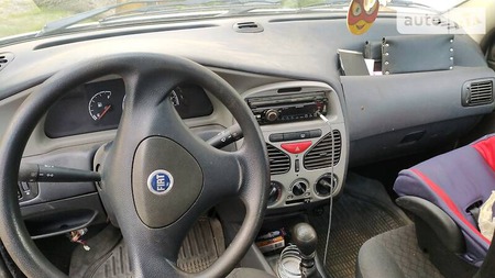 Fiat Palio 2005  випуску Луцьк з двигуном 1 л бензин хэтчбек механіка за 2500 долл. 