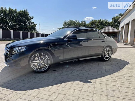 Mercedes-Benz E 180 2020  випуску Київ з двигуном 1.6 л бензин седан автомат за 46000 долл. 