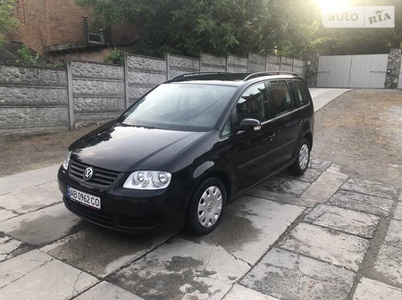 Volkswagen Touran 2004  випуску Вінниця з двигуном 1.6 л бензин мінівен механіка за 6300 долл. 