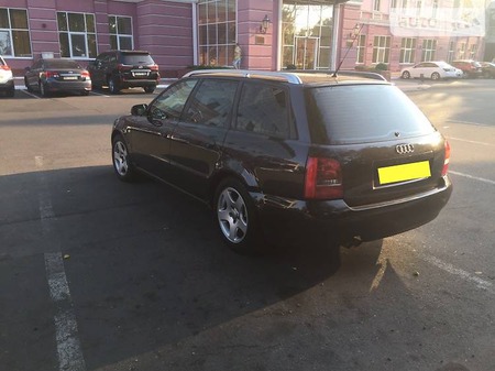 Audi A4 Limousine 1999  випуску Одеса з двигуном 1.8 л бензин універсал механіка за 2000 долл. 