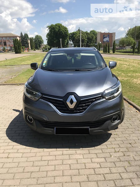 Renault Kadjar 2017  випуску Рівне з двигуном 1.5 л дизель позашляховик автомат за 16299 долл. 