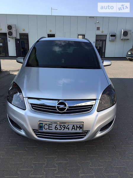 Opel Zafira Tourer 2008  випуску Чернівці з двигуном 1.6 л бензин універсал  за 7700 долл. 