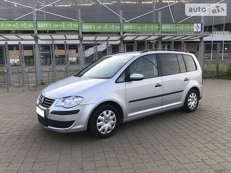 Volkswagen Touran 2009  випуску Львів з двигуном 1.4 л бензин мінівен автомат за 7800 долл. 