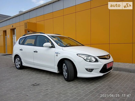 Hyundai i30 2010  випуску Рівне з двигуном 1.6 л дизель універсал механіка за 6900 долл. 