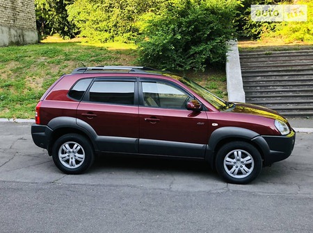 Hyundai Tucson 2008  випуску Дніпро з двигуном 2 л  позашляховик автомат за 9800 долл. 