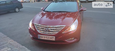 Hyundai Sonata 2014  випуску Одеса з двигуном 2.4 л гібрид седан автомат за 11600 долл. 