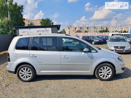 Volkswagen Touran 2009  випуску Луцьк з двигуном 2 л дизель мінівен механіка за 8199 долл. 