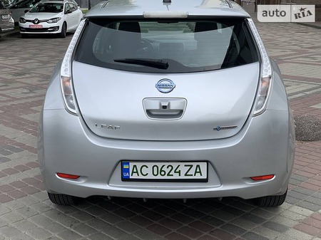 Nissan Leaf 2014  випуску Луцьк з двигуном 0 л електро хэтчбек автомат за 7999 долл. 